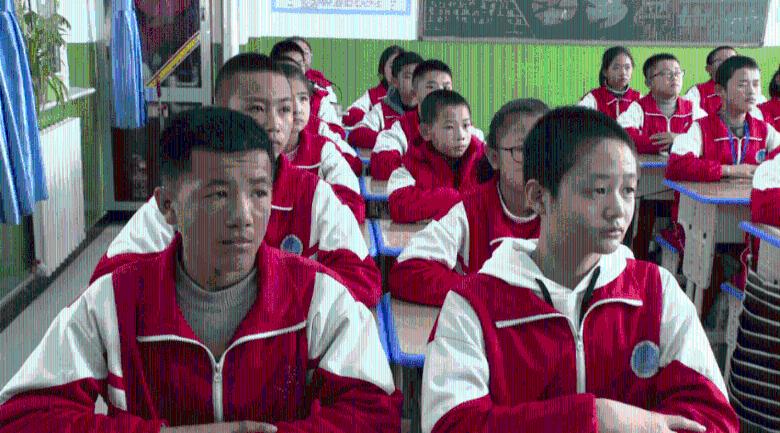 搞怪女孩睡衣派对